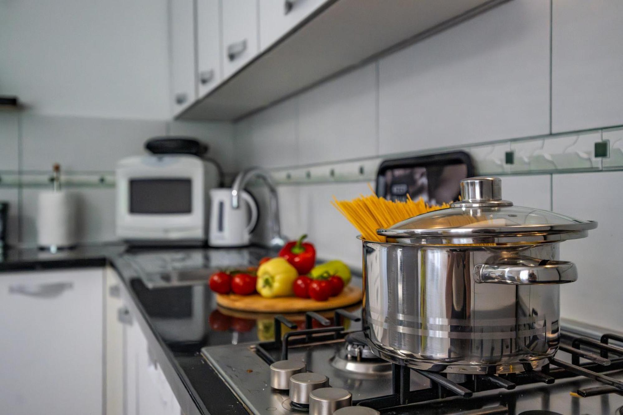 E-M Apartments With Private Pool Vinkuran Bagian luar foto