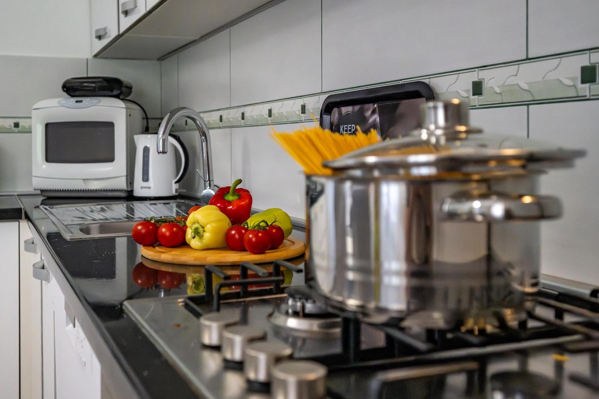 E-M Apartments With Private Pool Vinkuran Bagian luar foto