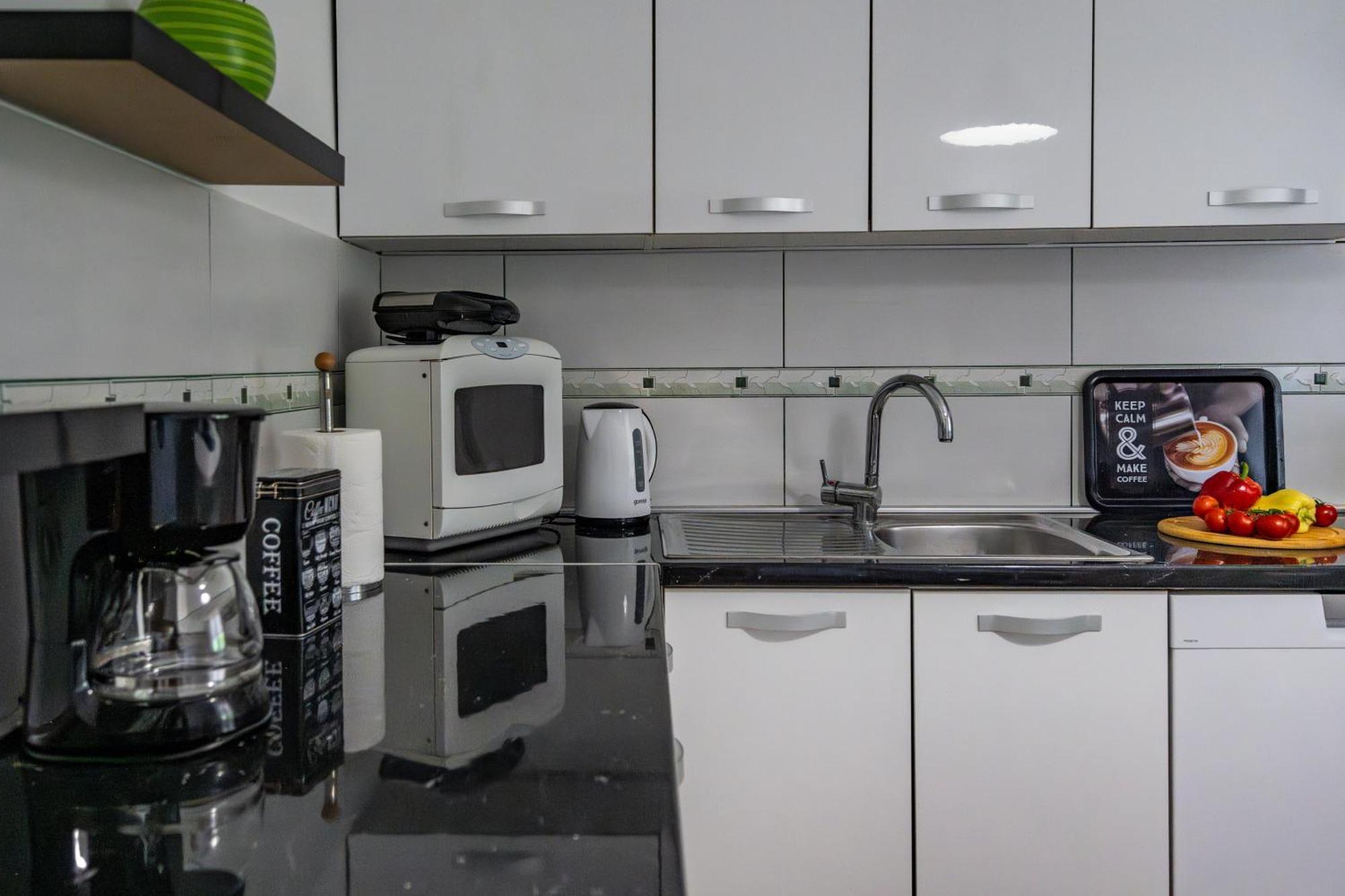 E-M Apartments With Private Pool Vinkuran Bagian luar foto