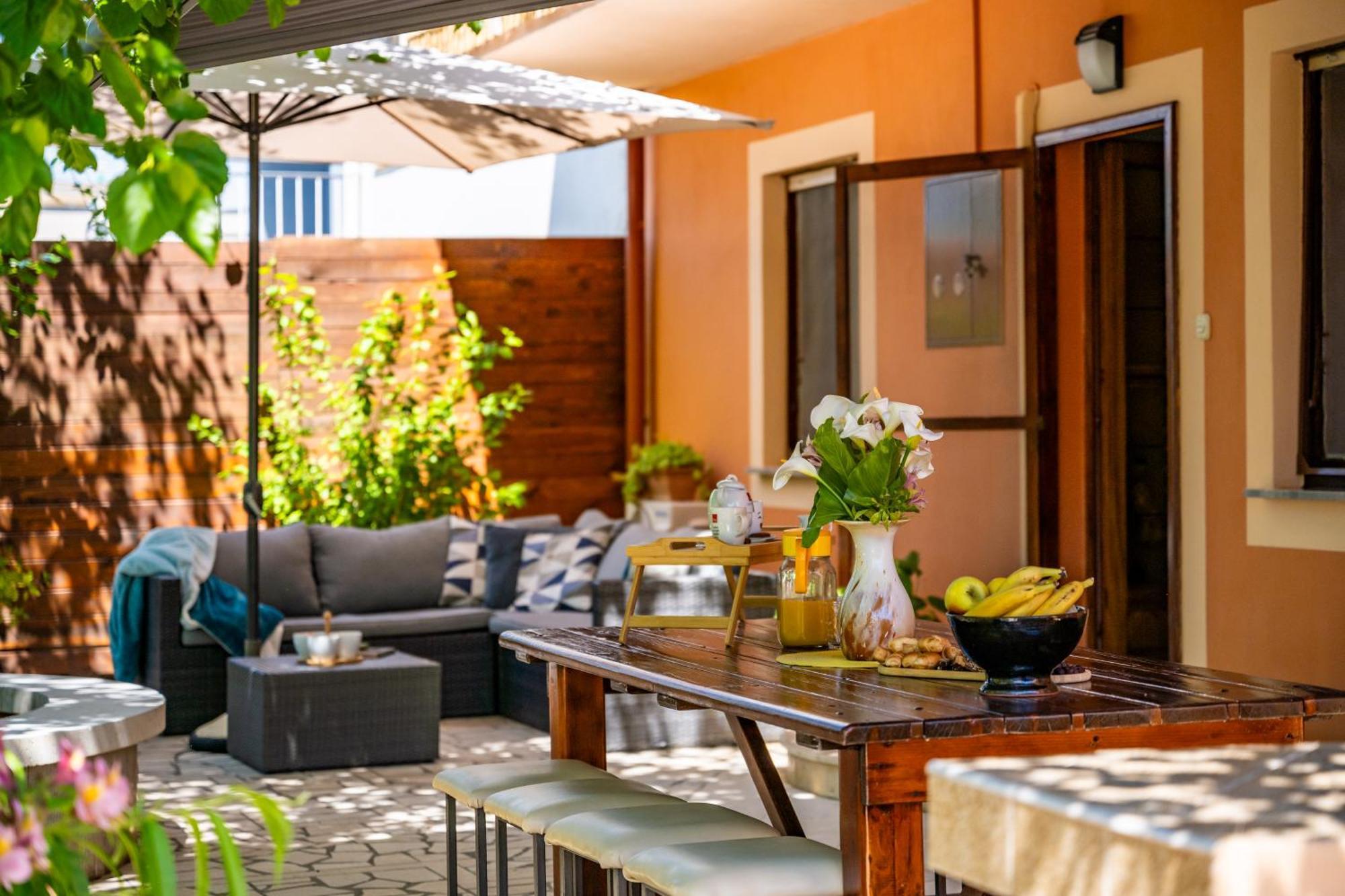 E-M Apartments With Private Pool Vinkuran Bagian luar foto